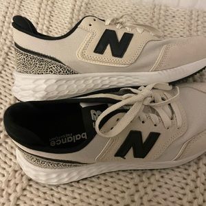 New balance sneakers, worn once. Super cute & in style!